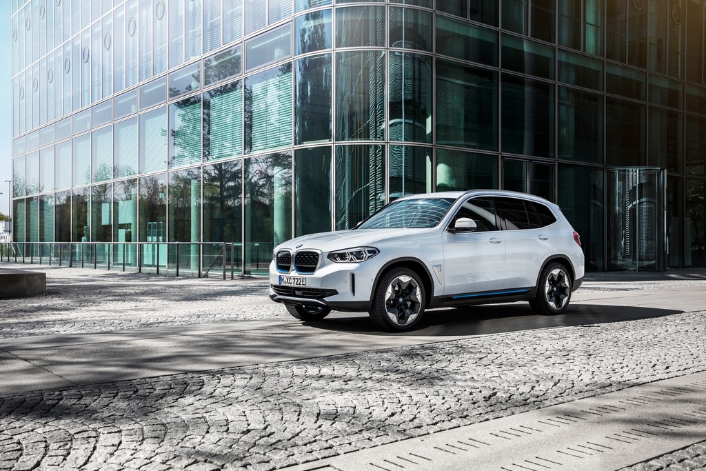 2021 BMW IX3 Side