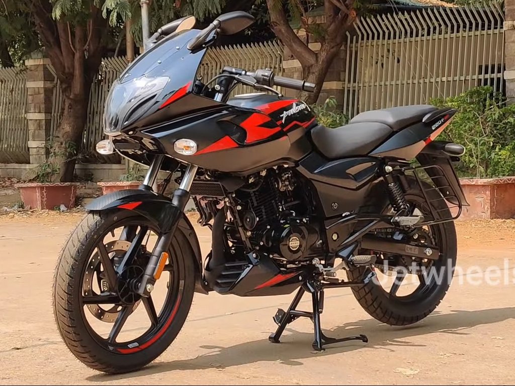 2021 Bajaj Pulsar 220F Matte Black