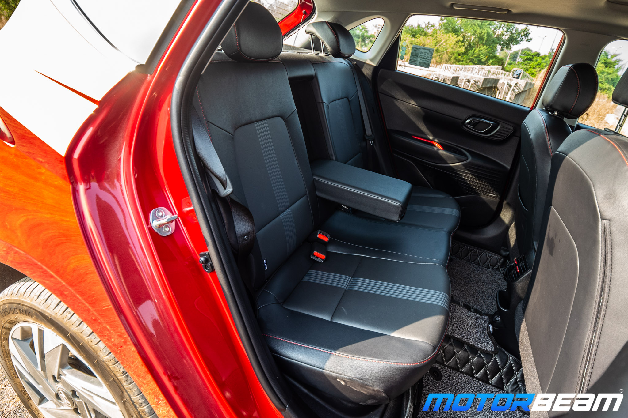 2021-Hyundai-i20-16