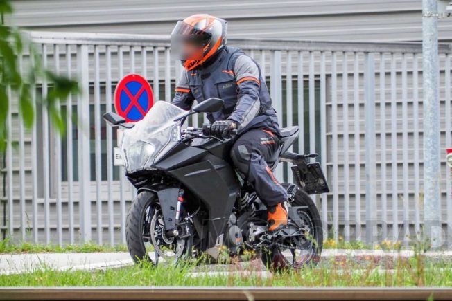 2021 KTM RC 390 Spied Front
