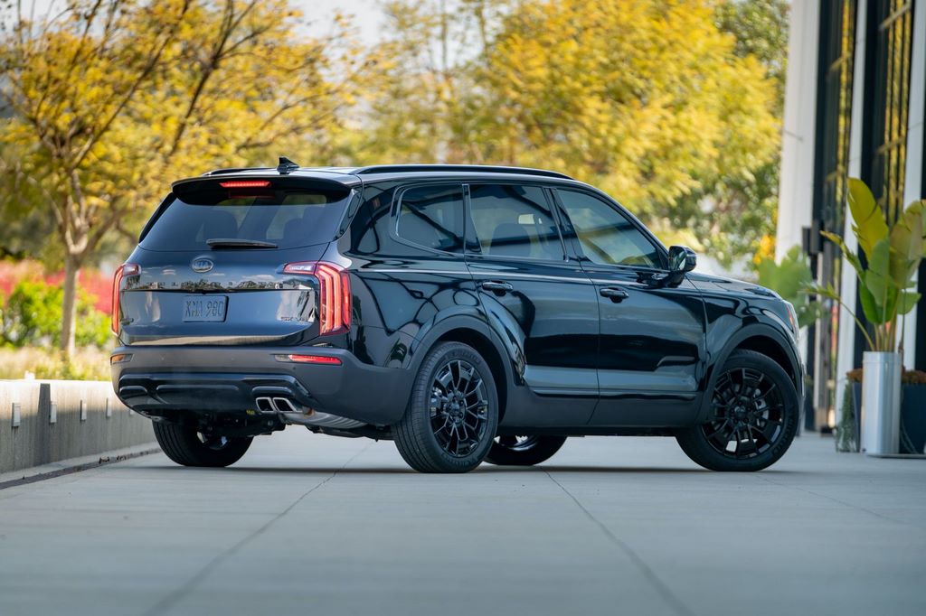 Rear profile too finished in black