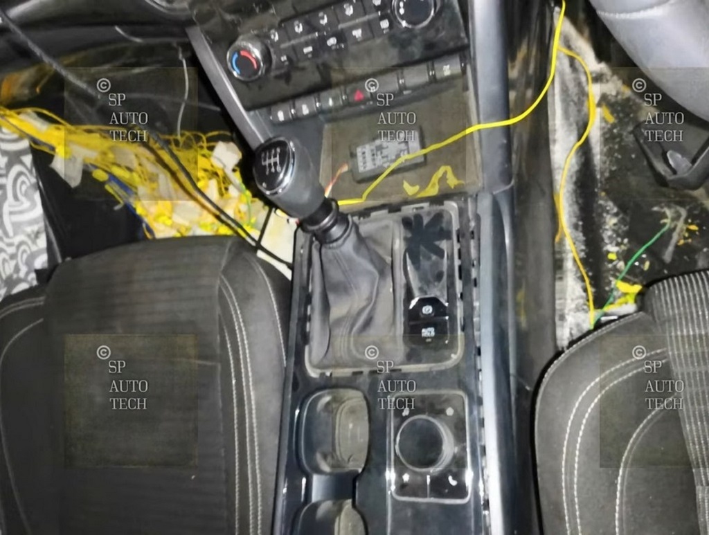 2021 Mahindra XUV500 Centre Console