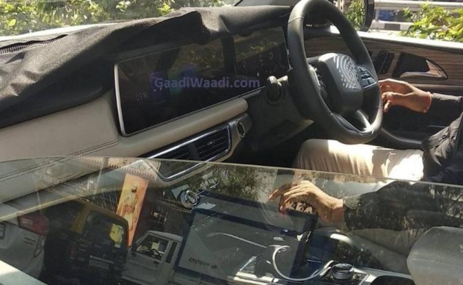2021 Mahindra XUV500 Dashboard