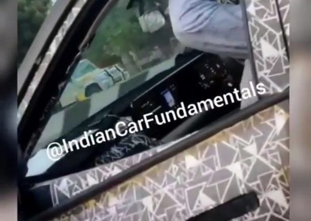2021 Mahindra XUV500 Dual-Screen
