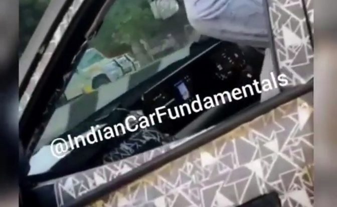 2021 Mahindra XUV500 Dual-Screen