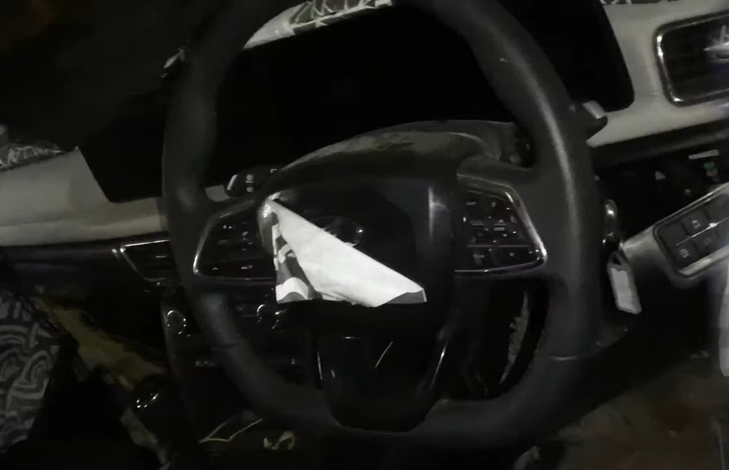 2021 Mahindra XUV500 Steering