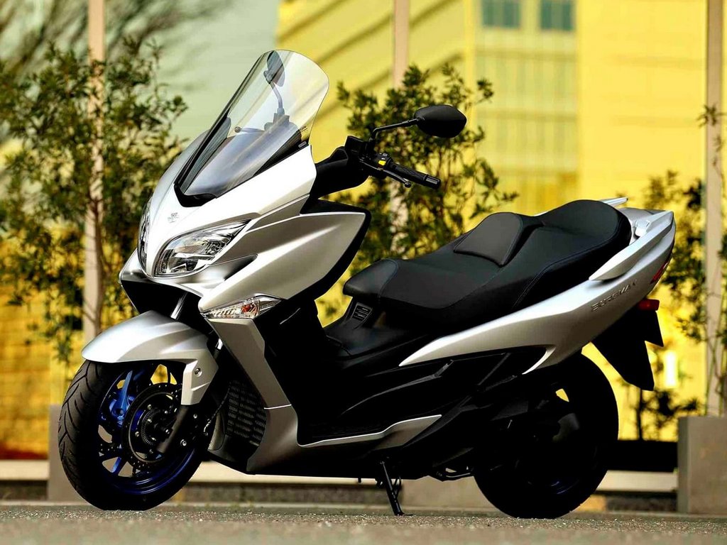 2021 Suzuki Burgman 400 Side