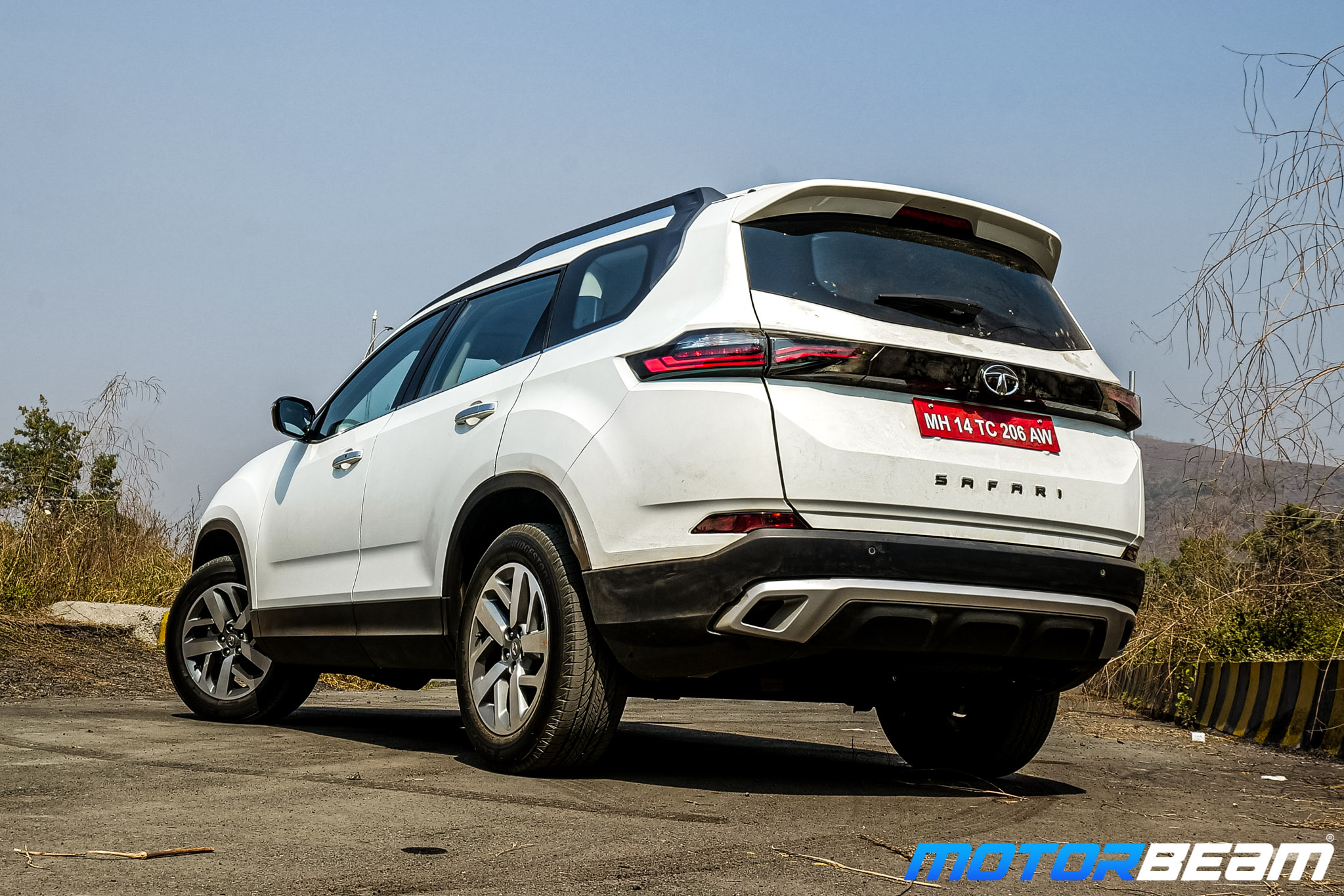 2021-Tata-Safari-12