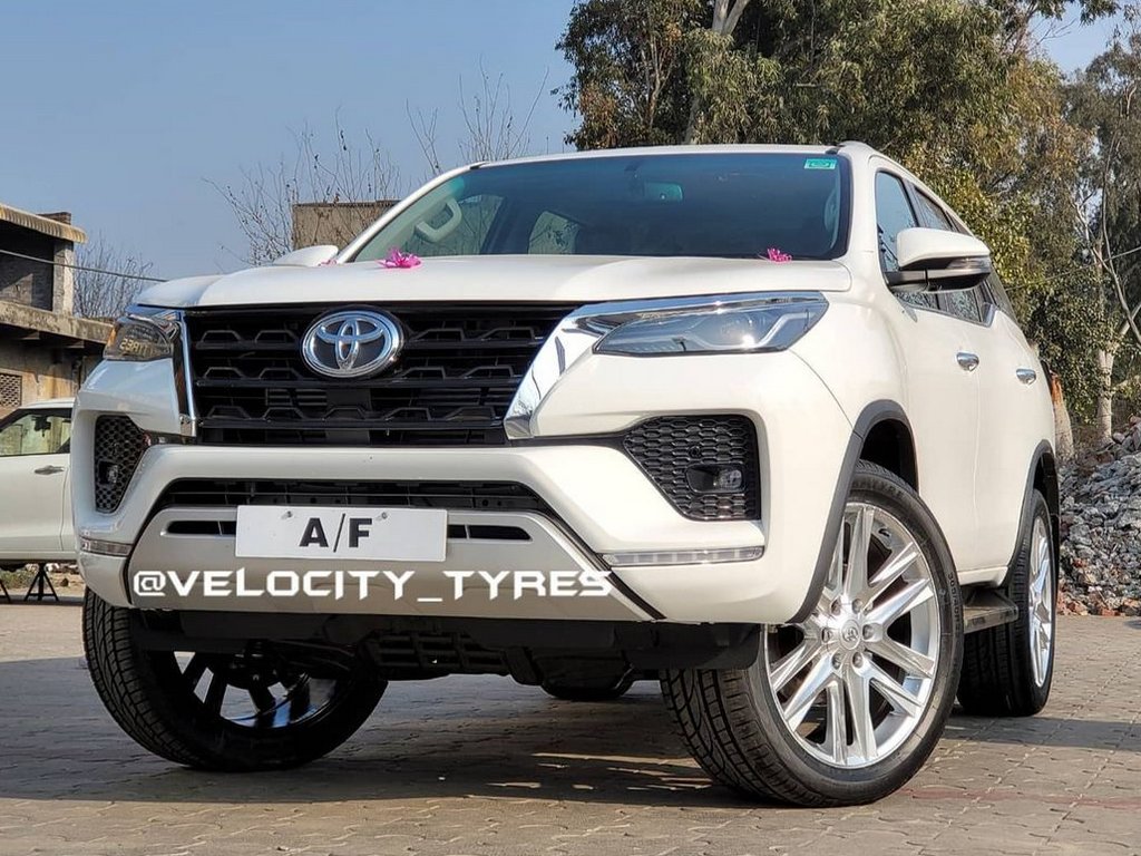2021 Toyota Fortuner Aftermarket Alloys