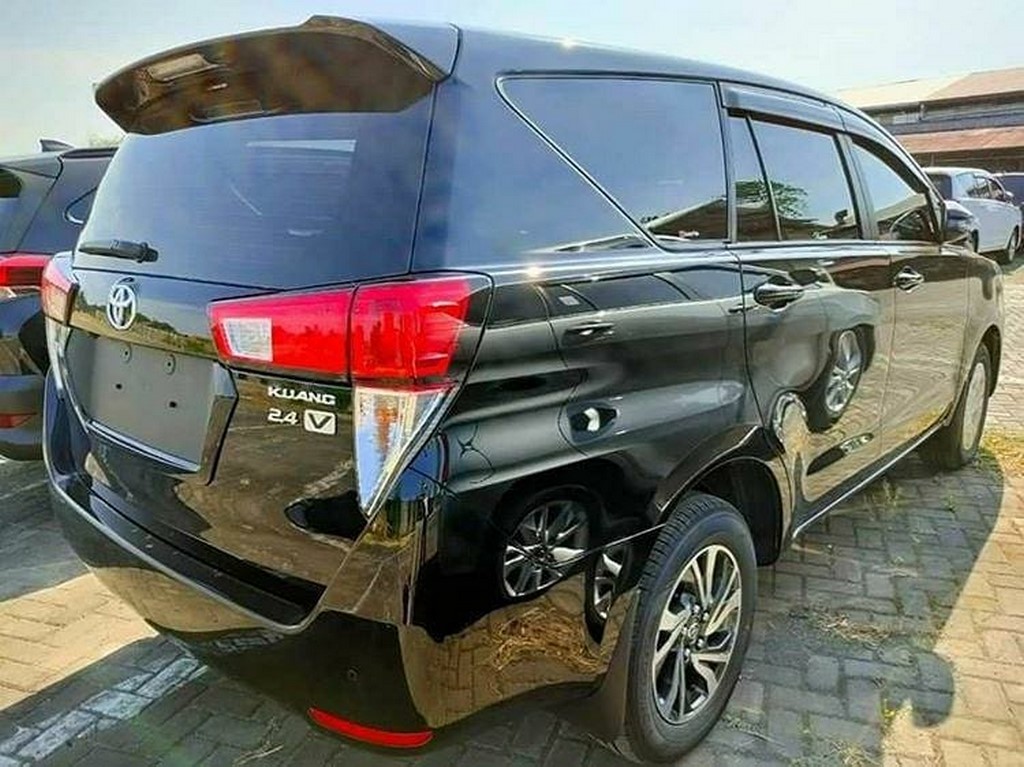 2021 Toyota Innova Facelift Spied Rear