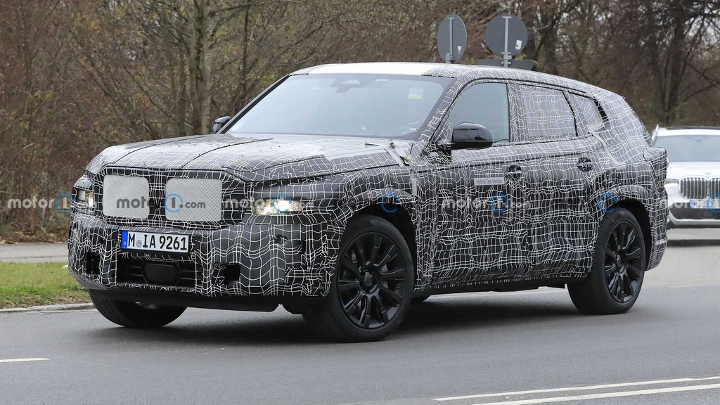 2022 BMW X8 Spied