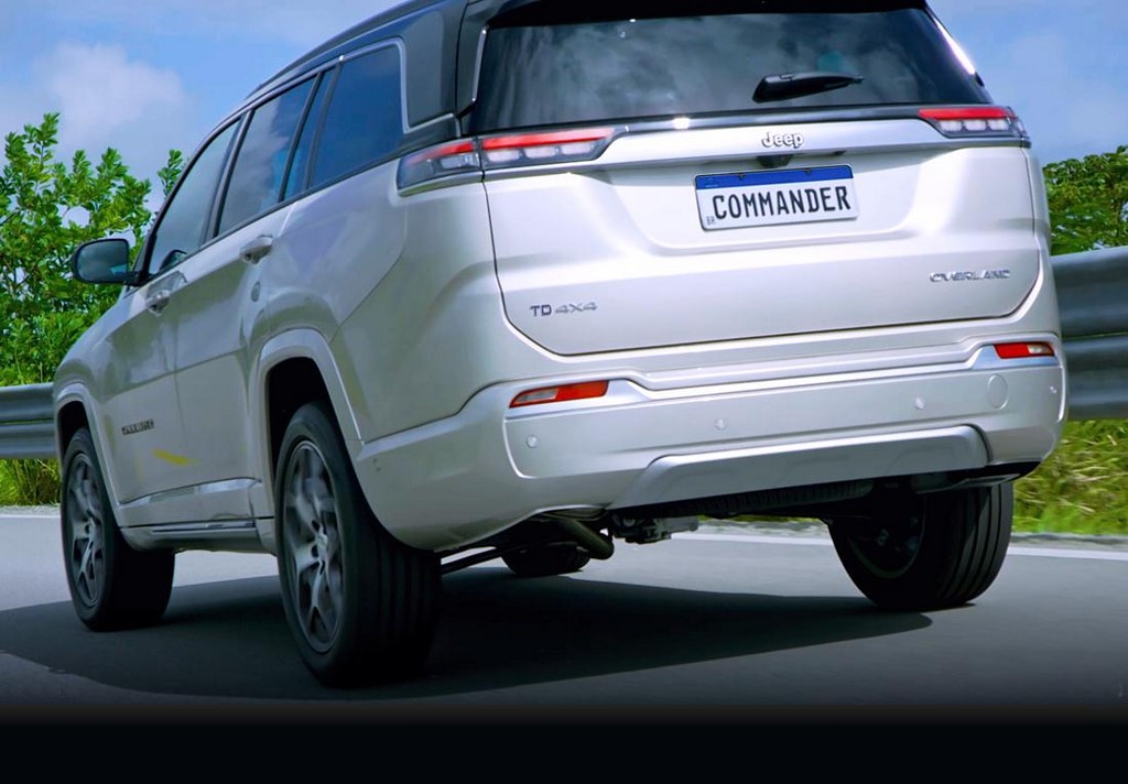 2022 Jeep Commander Rear