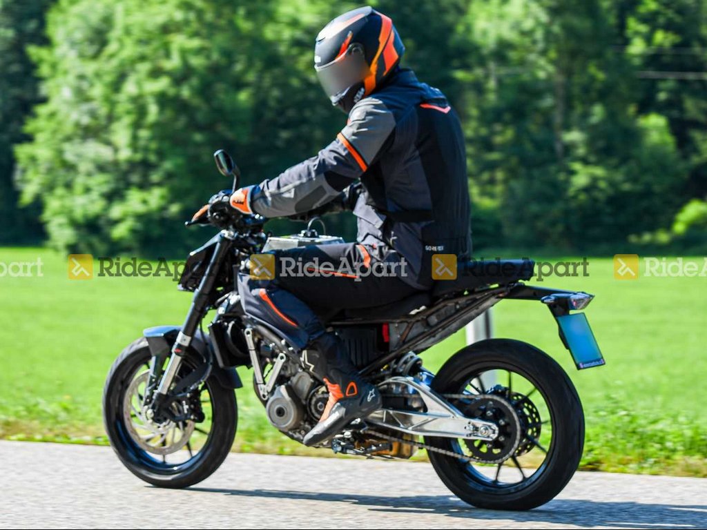 2022 KTM Duke 125 Spied Rear