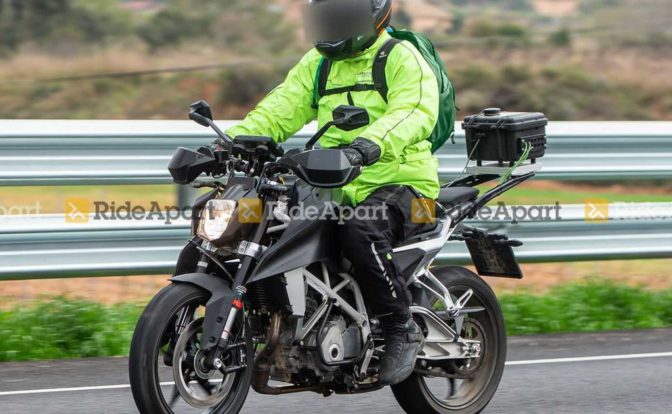 2022 KTM Duke 250 Spied