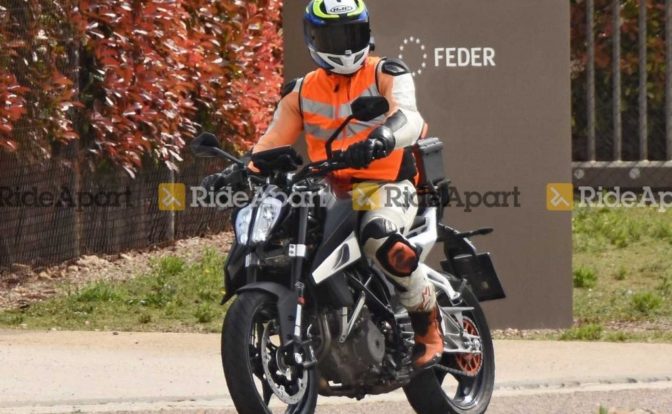 2022 KTM Duke 390 Spied Front