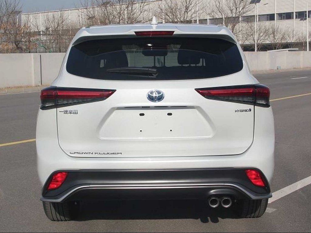 Toyota Crown SUV