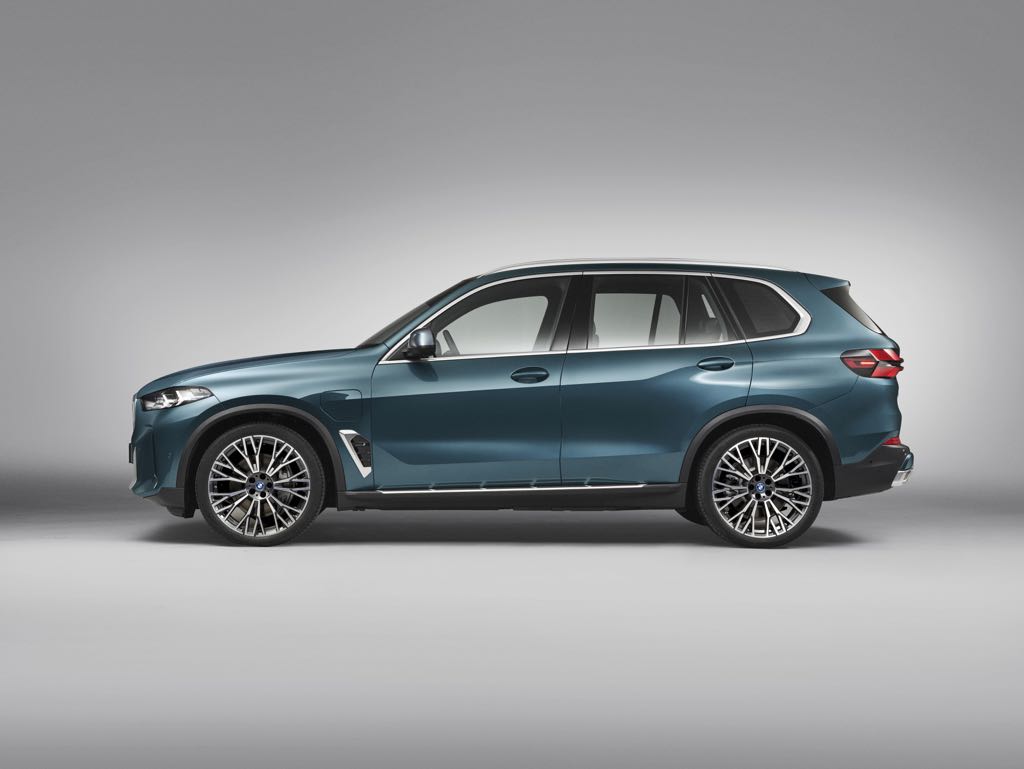 2023 BMW X5 Facelift Side