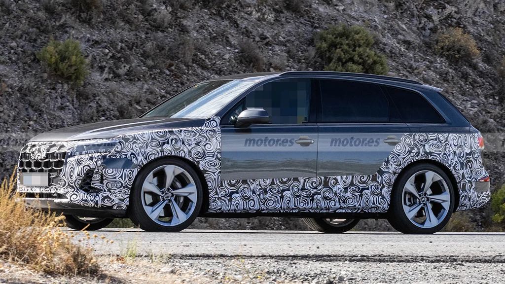 2024 Audi Q7 Spotted Side