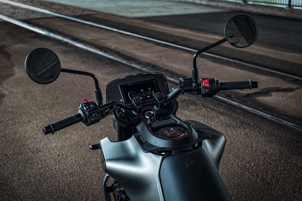 2024 Husqvarna Svartpilen 401 Instrument Cluster