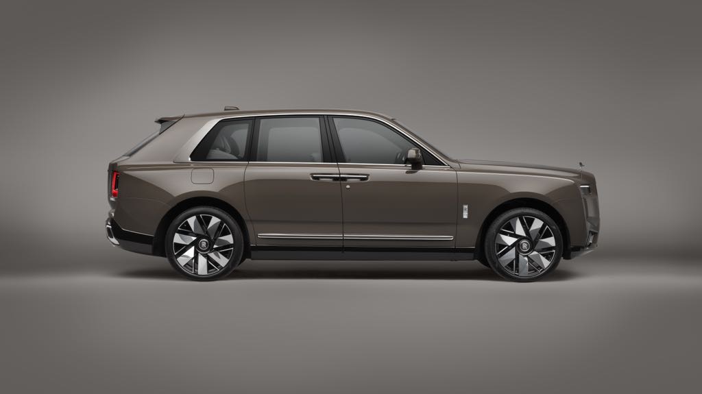2024 Rolls-Royce Cullinan Facelift Side