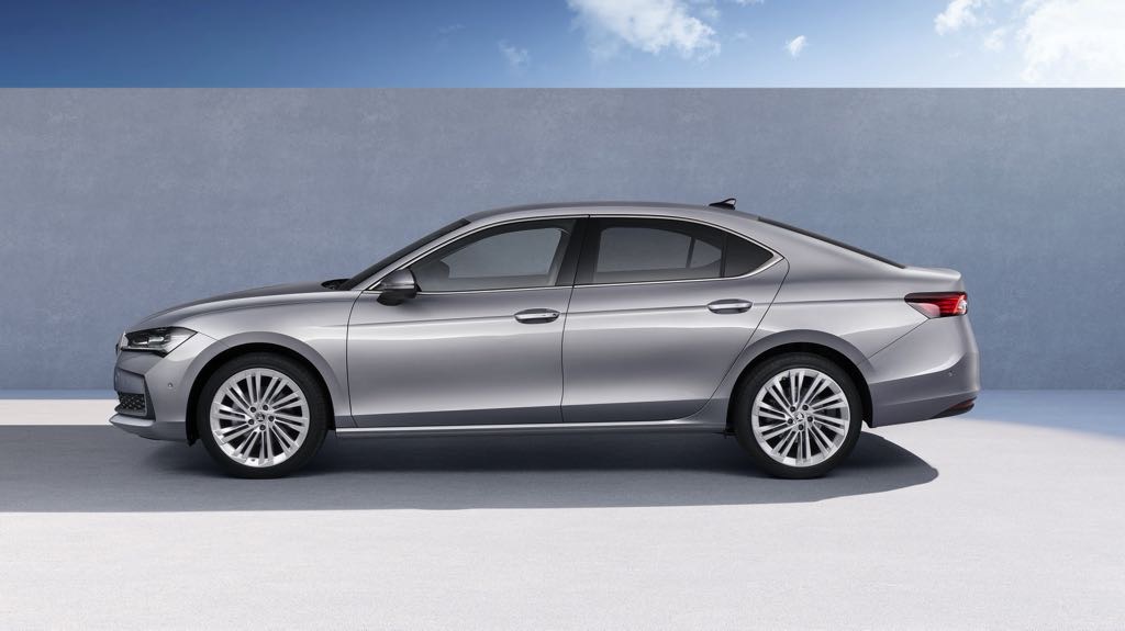 2024 Skoda Superb Side