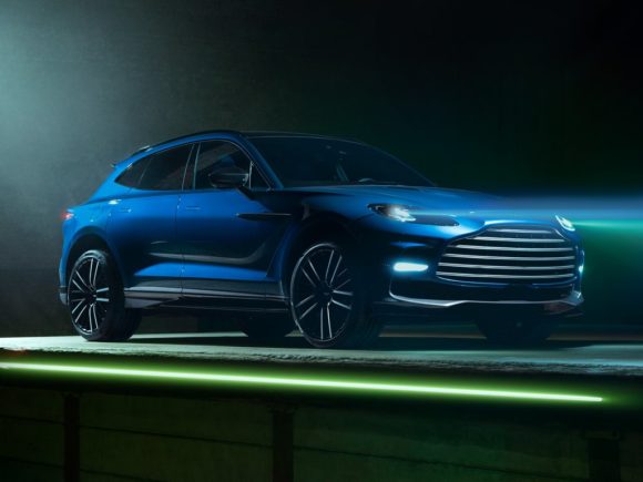Aston Martin DBX707