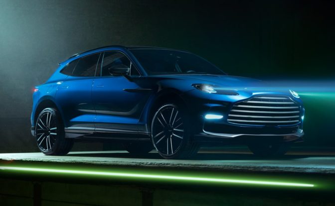 Aston Martin DBX707