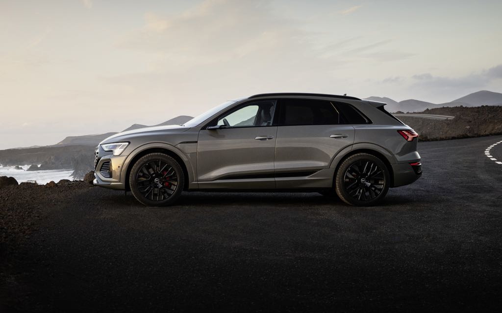 Audi Q8 e-tron Side