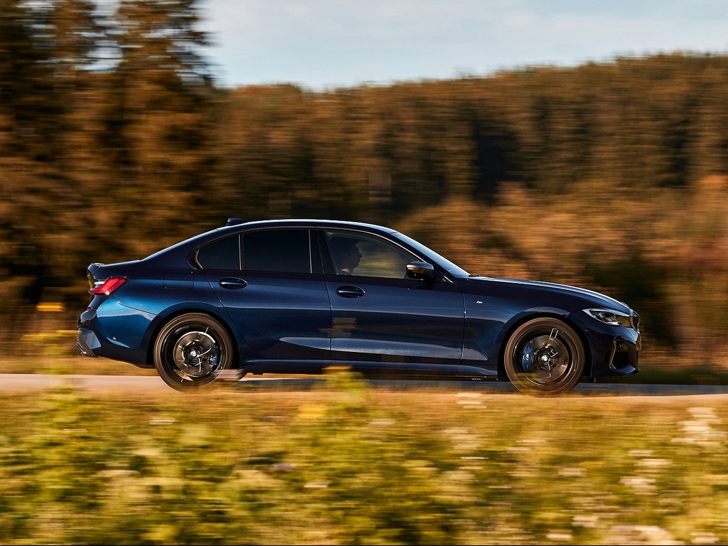 BMW 3-Series M340i xDrive Side