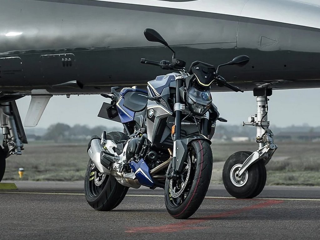 BMW F 900 R Force Front
