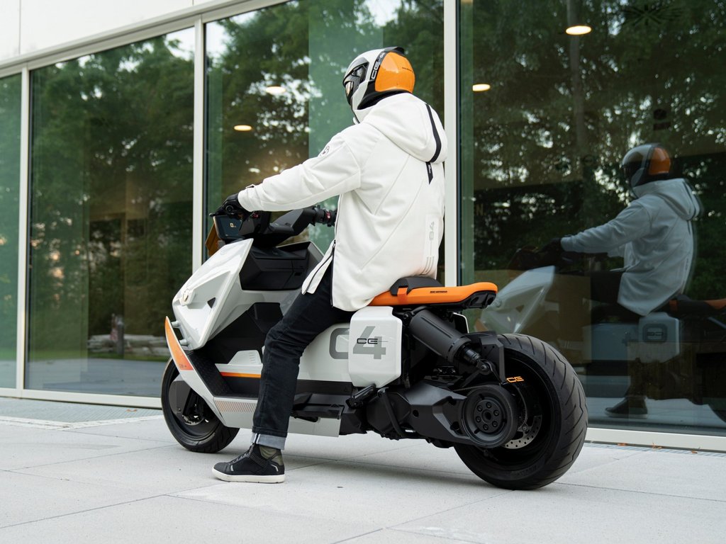 BMW Motorrad Definition CE 04 Rear
