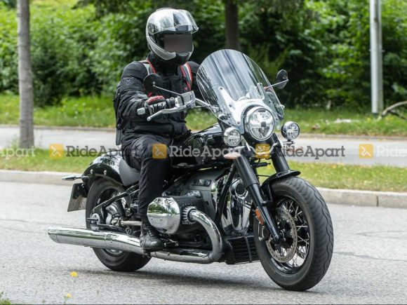 BMW R 18 Touring Spied