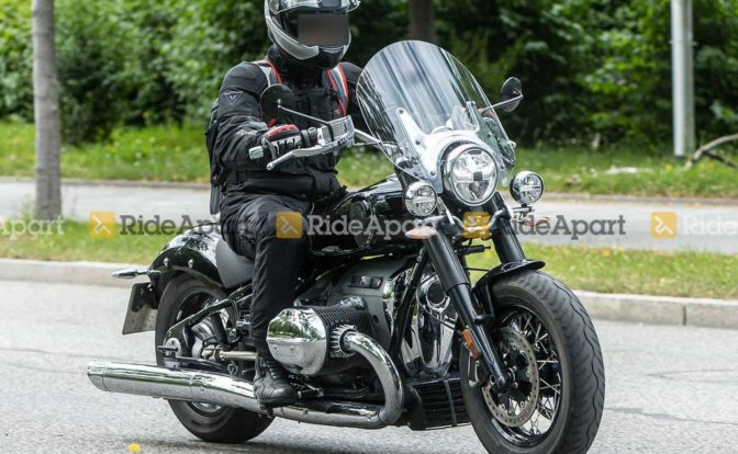 BMW R 18 Touring Spied
