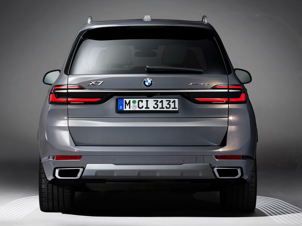2022 BMW X7 Rear