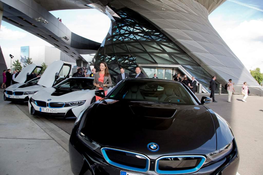 BMW i8 Delivery Lineup
