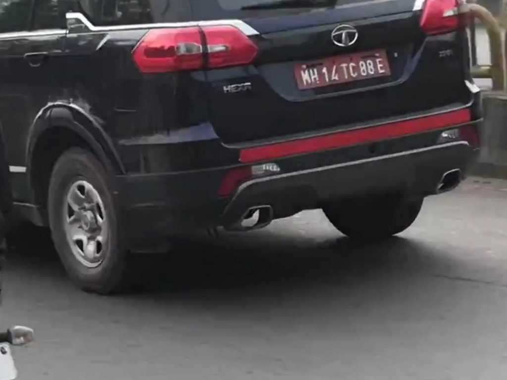 BS6 Tata Hexa Rear