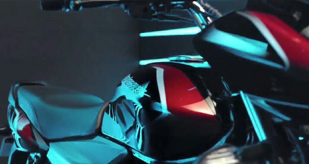 Bajaj Discover 125 Body Graphics