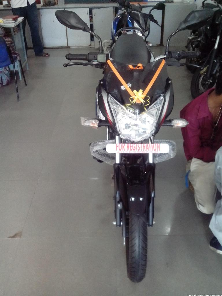 Bajaj Discover 150 S Delivery Front