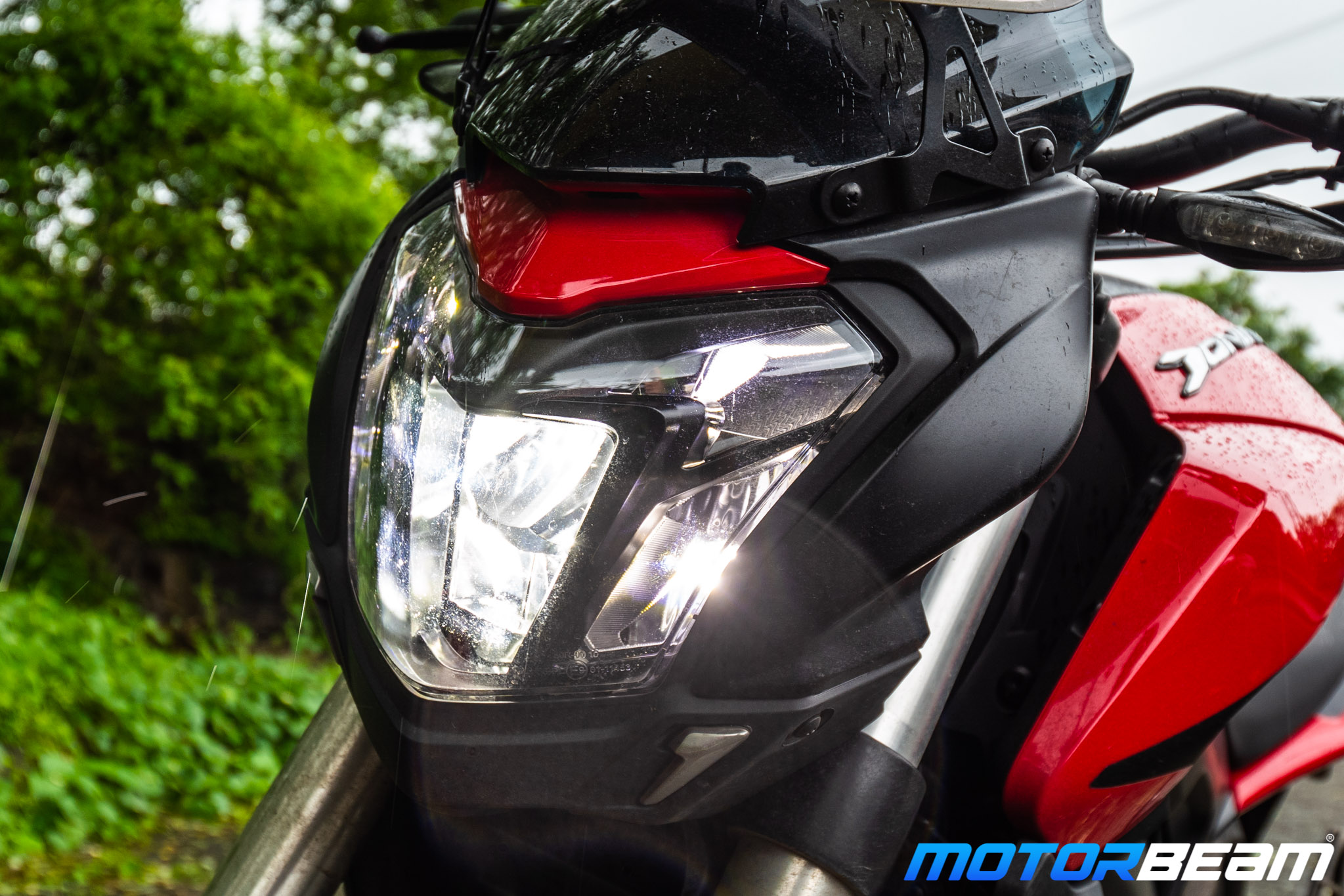 Bajaj Dominar 250 Review Headlight
