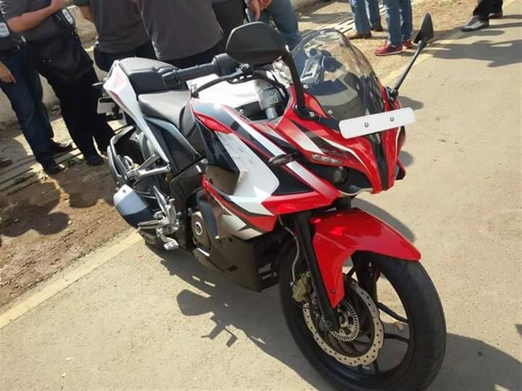 Bajaj Pulsar 200 SS Red