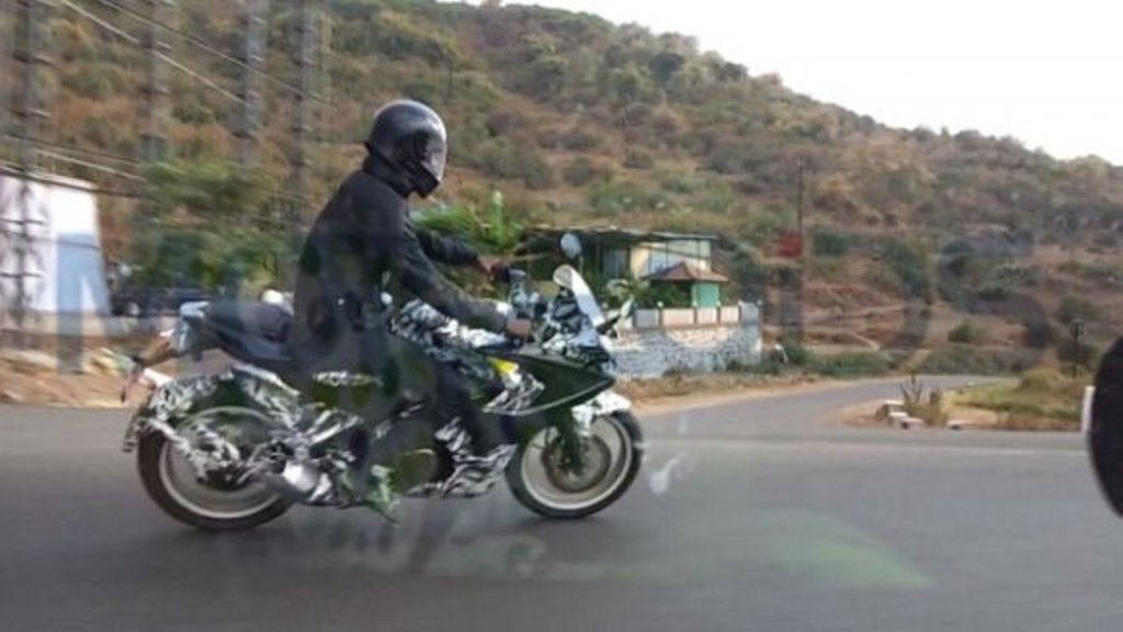Bajaj Pulsar 200 SS Spy Shot Side