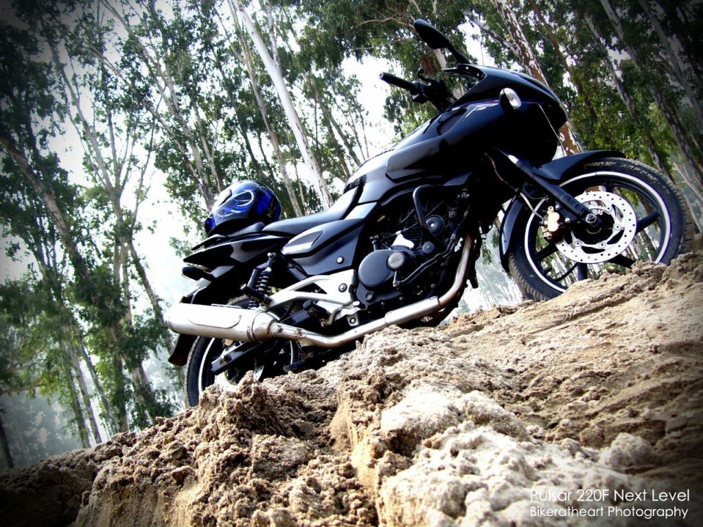 Bajaj Pulsar 220 Wallpaper Bajaj Pulsar 220 Wallpaper