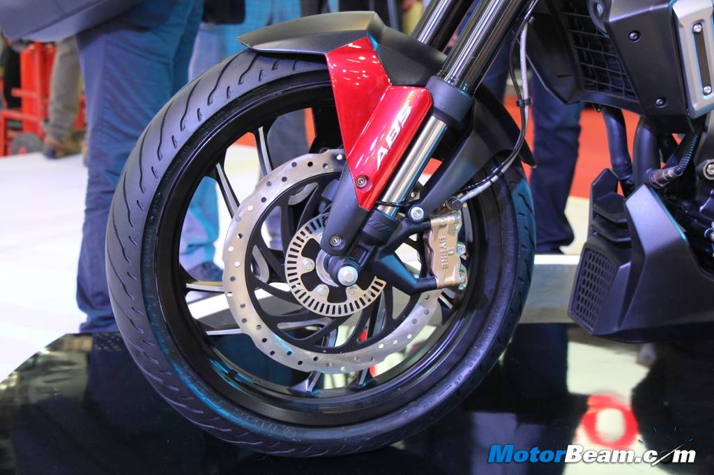 Bajaj Pulsar CS400 Review