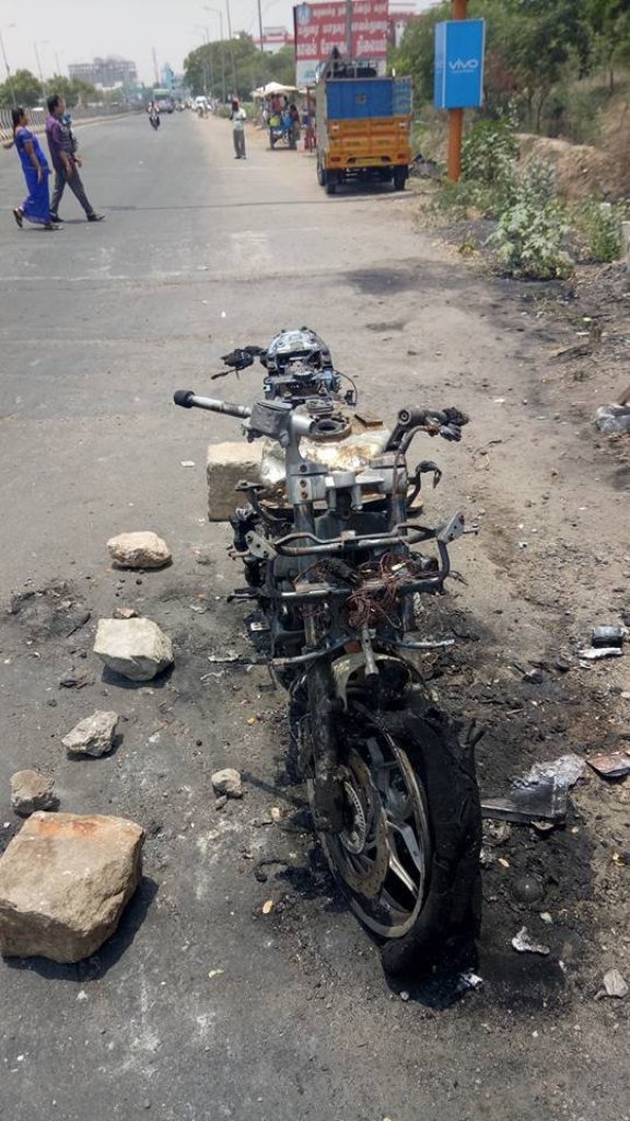Bajaj Pulsar RS 200 Fire Front