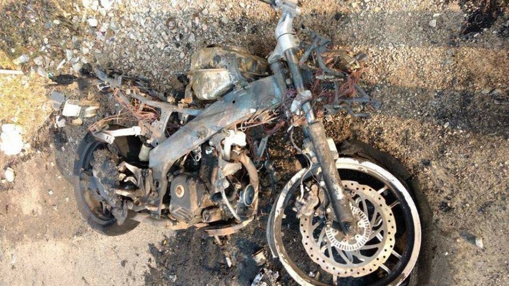 Bajaj Pulsar RS 200 Fire Left