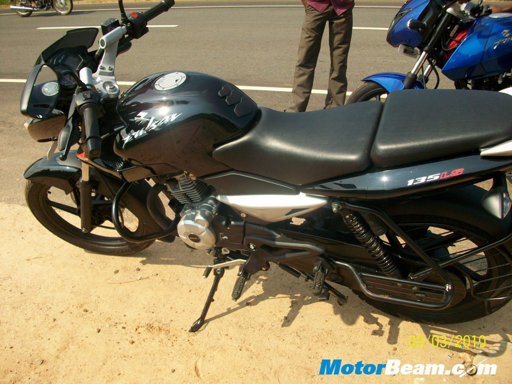 Bajaj_Pulsar_135LS _On_Road
