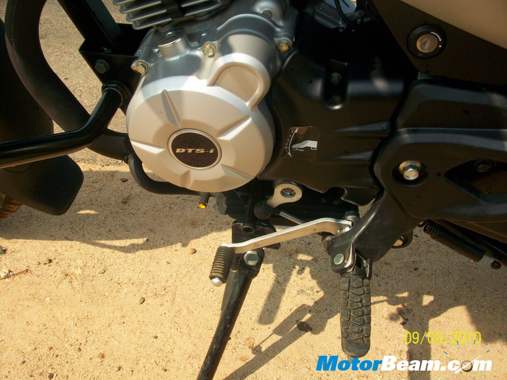 Bajaj_Pulsar_135LS_4_Valve