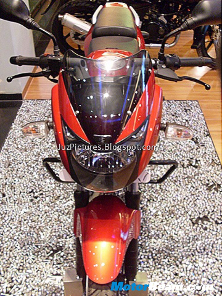 Bajaj_Pulsar_220S_Top