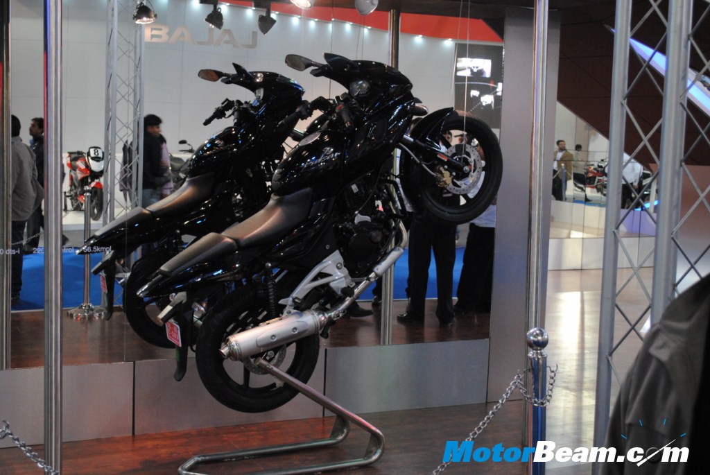Bajaj_Pulsar_220_Auto_Expo