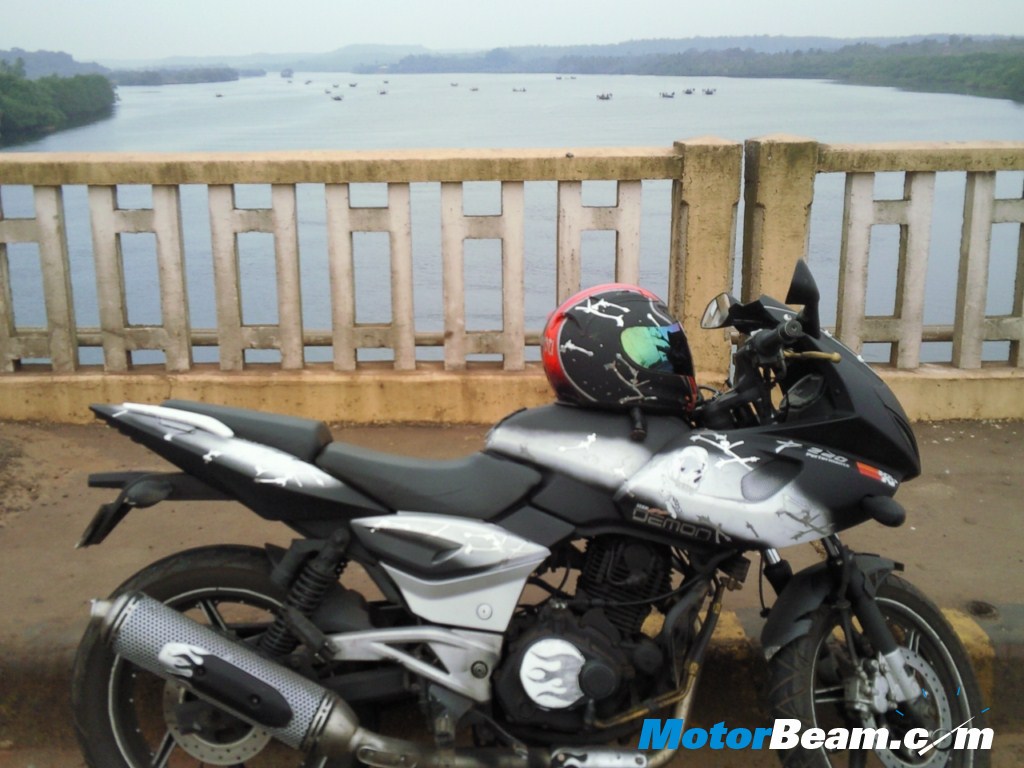 Bajaj_Pulsar_220_Graphics